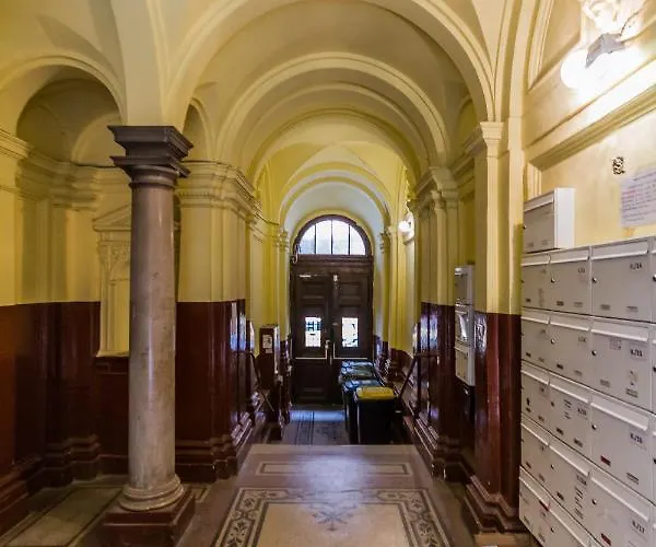Cozy Place 10min Walk To Parliament & Friendly Host * Budapest