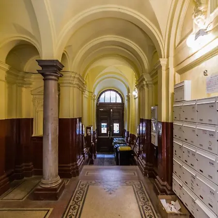 Cozy Place 10min Walk To Parliament & Friendly Host * Budapest